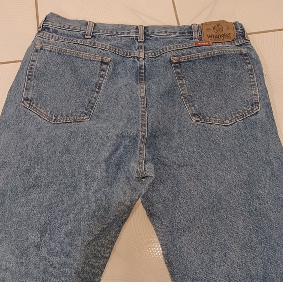4/$60 Blue Wrangler Jeans - Size 38 X 32 (Men) - Picture 6 of 6